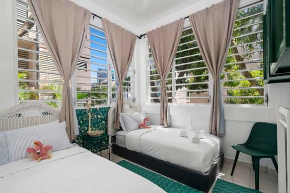 Villa Bohemia I, Unit 2: Floor 2 suite - Image 1