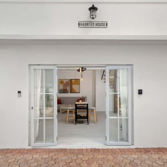 Villa Bohemia I, Units: 4-5 - Image 1