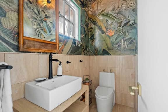 Villa Bohemia I, Unit 2: Floor 2 suite - Image 5