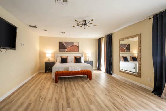 The Vegas Oasis A Modern Desert Retreat 6 Bedrooms - Image 5