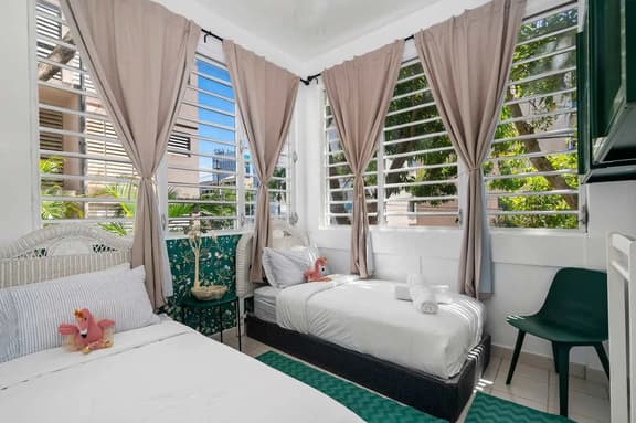 Villa Bohemia I, Unit 2: Floor 2 suite - Image 1