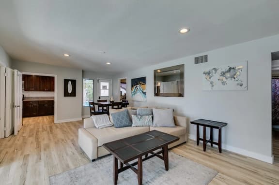 Downtown Vegas Oasis! - Image 1